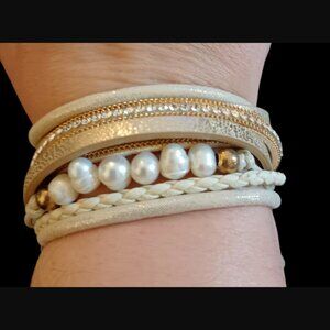 Caniche 8 Strand Gold Tone Natural Pearl Crystal Magnetic Closure Bracelet 7"